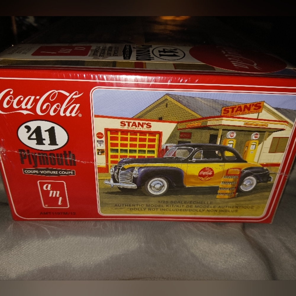 NEW! COCA-COLA 41' CAR MODEL